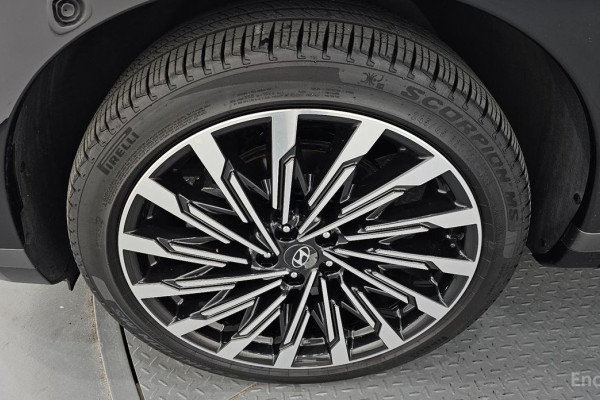 2023 Hyundai Santa Fe с пробегом 14 566 км