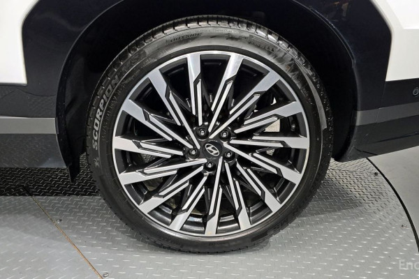 2024 Hyundai Santa Fe с пробегом 9 983 км