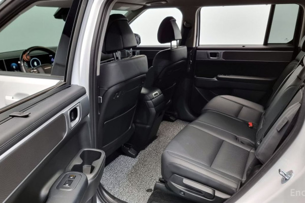 2023 Hyundai Santa Fe с пробегом 18 641 км