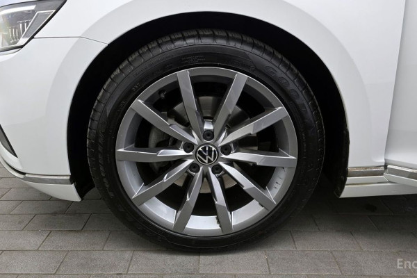 2021 Volkswagen Passat с пробегом 33 379 км