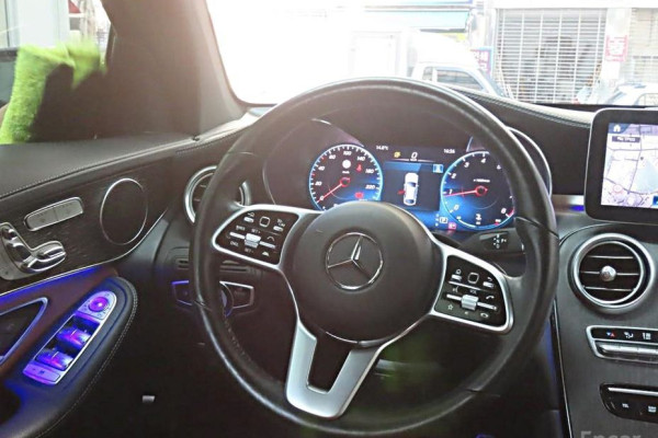 2021 Mercedes-Benz GLC с пробегом 68 041 км