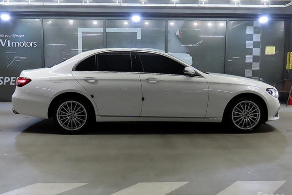 2022 Mercedes-Benz E-Класс с пробегом 61 077 км