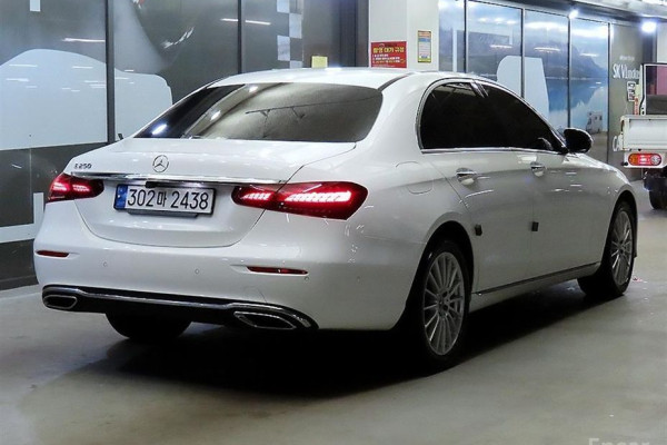 2022 Mercedes-Benz E-Класс с пробегом 61 077 км