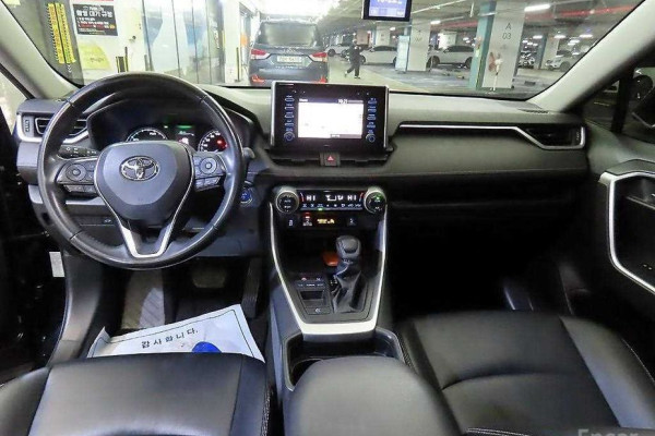 2020 Toyota RAV4 с пробегом 111 044 км