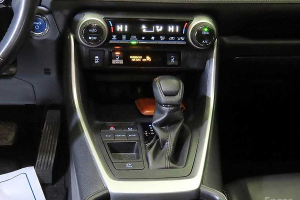 2020 Toyota RAV4 с пробегом 111 044 км