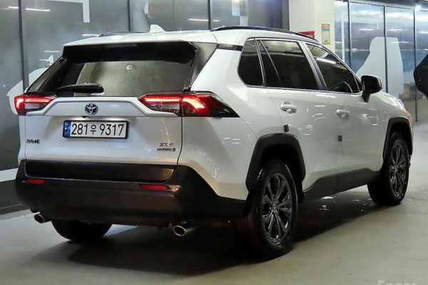 2023 Toyota RAV4 с пробегом 28 780 км