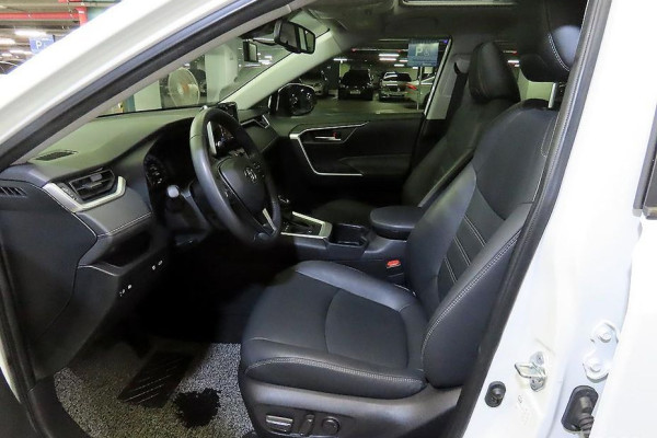 2023 Toyota RAV4 с пробегом 28 780 км