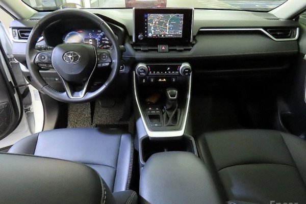 2023 Toyota RAV4 с пробегом 28 780 км