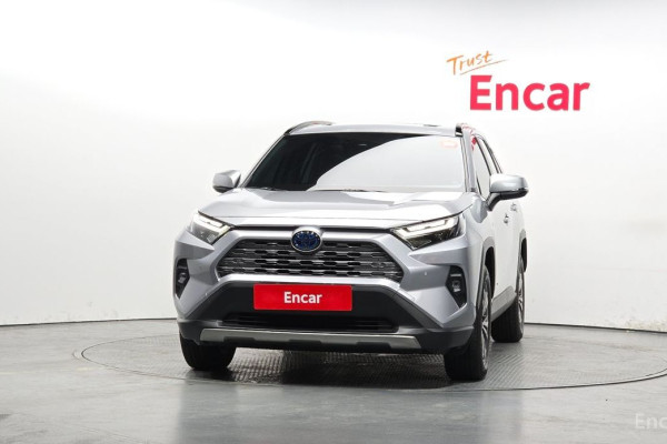 2023 Toyota RAV4 с пробегом 18 183 км