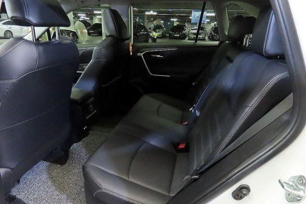 2023 Toyota RAV4 с пробегом 28 780 км