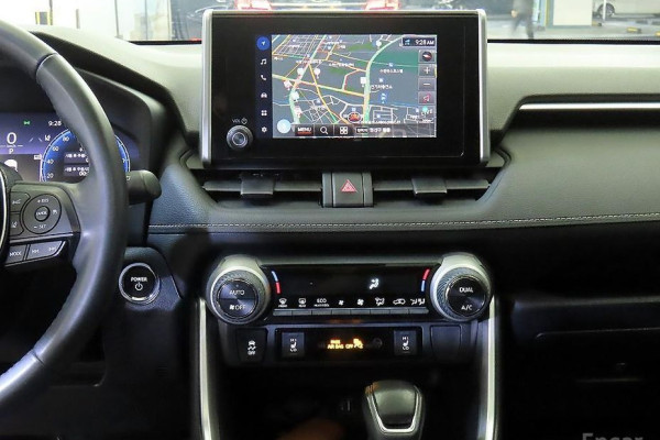 2023 Toyota RAV4 с пробегом 28 780 км