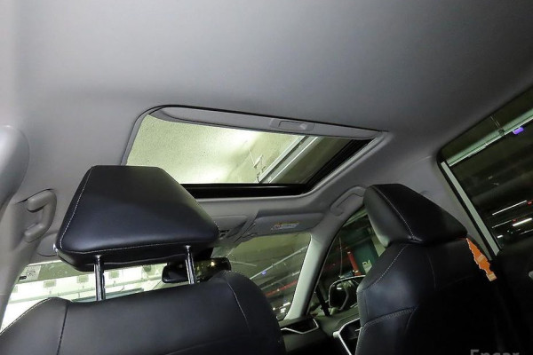 2023 Toyota RAV4 с пробегом 28 780 км