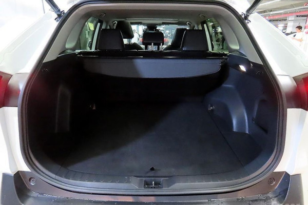 2023 Toyota RAV4 с пробегом 28 780 км