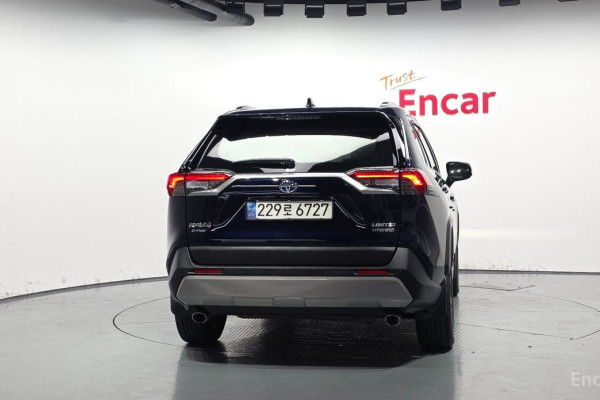 2023 Toyota RAV4 с пробегом 43 149 км