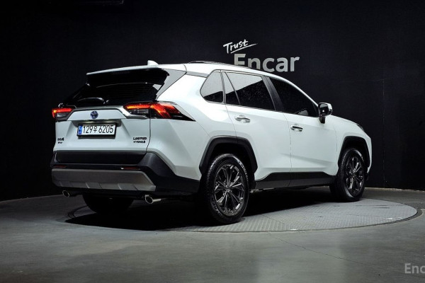 2023 Toyota RAV4 с пробегом 3 863 км