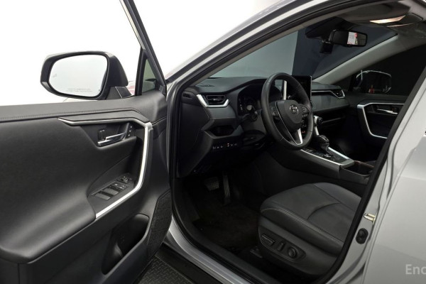 2023 Toyota RAV4 с пробегом 18 183 км