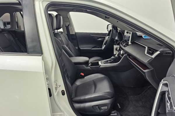 2022 Toyota RAV4 с пробегом 64 729 км