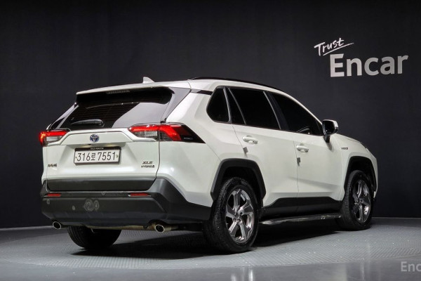 2020 Toyota RAV4 с пробегом 106 163 км