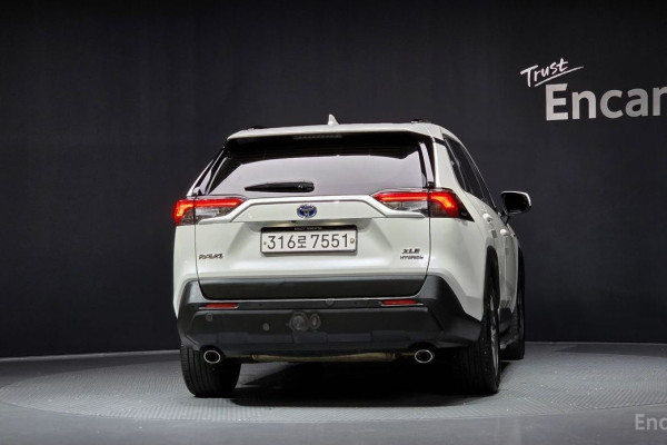 2020 Toyota RAV4 с пробегом 106 163 км