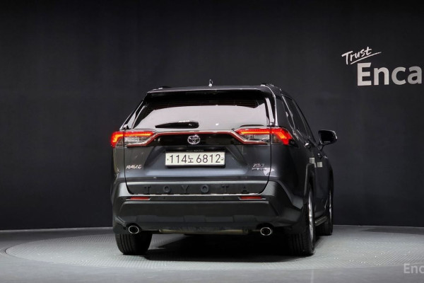 2020 Toyota RAV4 с пробегом 141 027 км