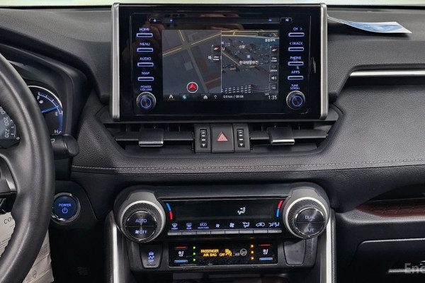 2022 Toyota RAV4 с пробегом 64 729 км