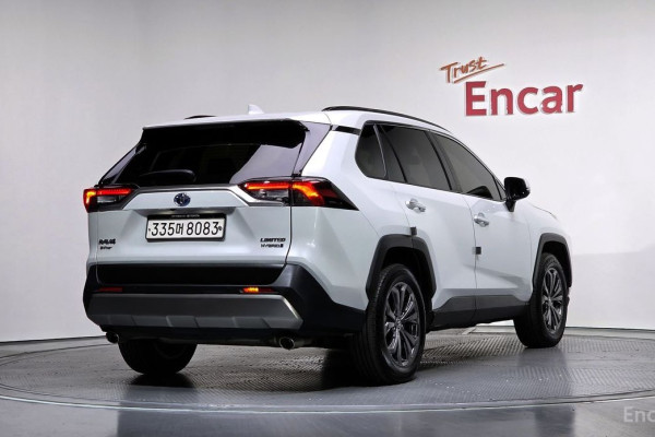 2023 Toyota RAV4 с пробегом 35 601 км