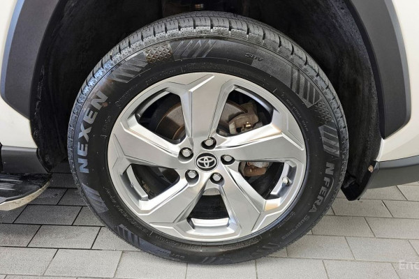 2020 Toyota RAV4 с пробегом 106 163 км