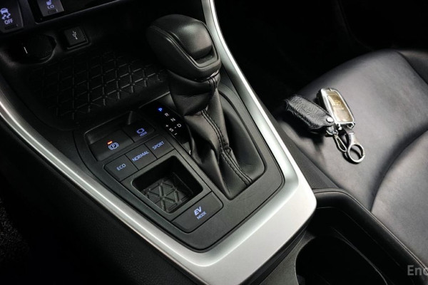 2020 Toyota RAV4 с пробегом 106 163 км