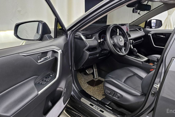 2020 Toyota RAV4 с пробегом 141 027 км