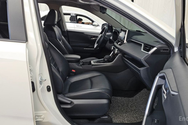 2020 Toyota RAV4 с пробегом 106 163 км