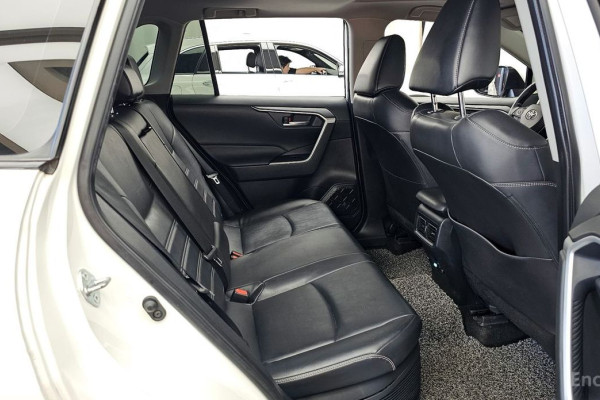 2020 Toyota RAV4 с пробегом 106 163 км