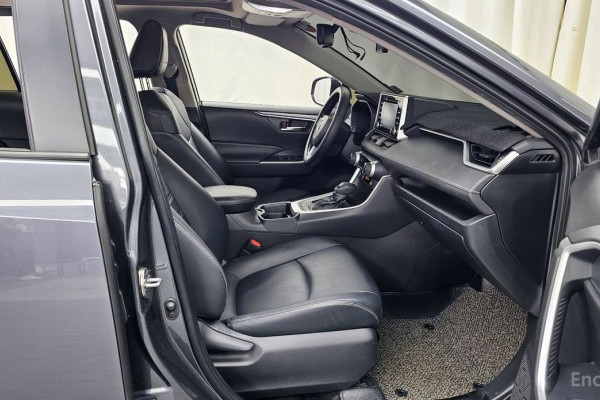 2020 Toyota RAV4 с пробегом 141 027 км