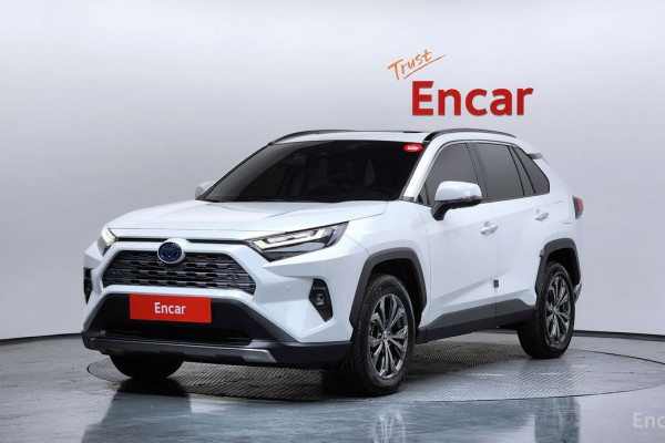 2023 Toyota RAV4 с пробегом 28 134 км