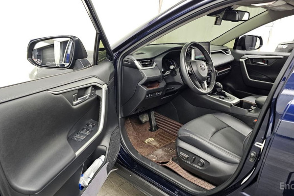 2022 Toyota RAV4 с пробегом 67 877 км