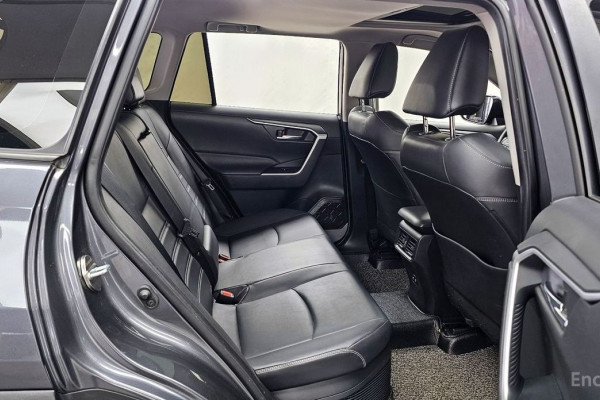 2020 Toyota RAV4 с пробегом 141 027 км