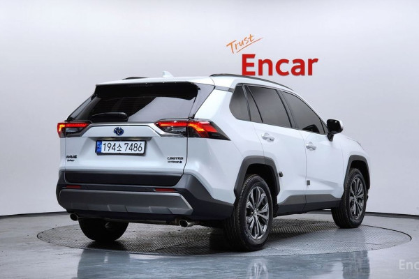 2023 Toyota RAV4 с пробегом 28 134 км