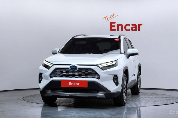 2023 Toyota RAV4 с пробегом 28 134 км