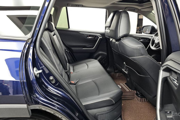 2022 Toyota RAV4 с пробегом 67 877 км