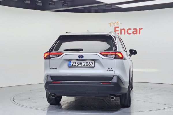 2023 Toyota RAV4 с пробегом 42 504 км