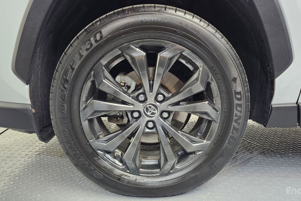 2023 Toyota RAV4 с пробегом 42 504 км