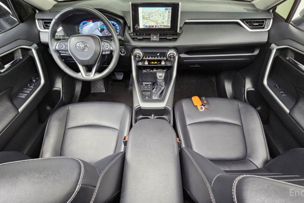 2023 Toyota RAV4 с пробегом 42 504 км