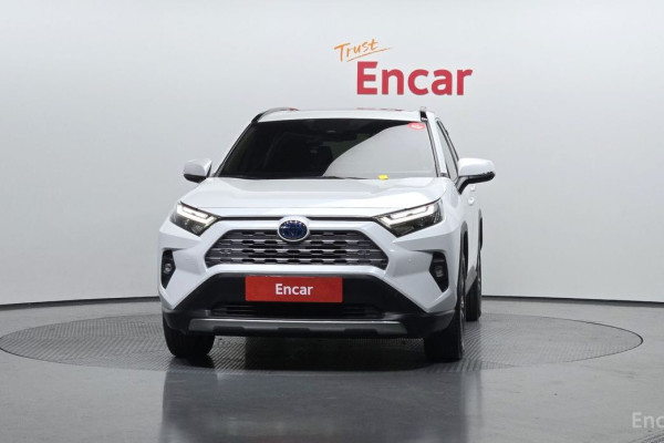 2023 Toyota RAV4 с пробегом 47 178 км