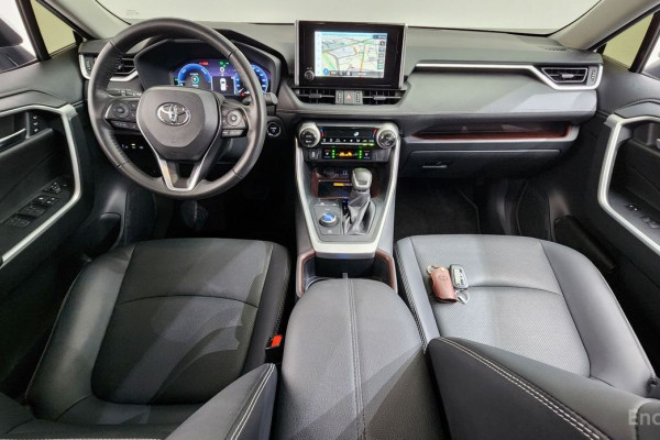 2023 Toyota RAV4 с пробегом 28 134 км