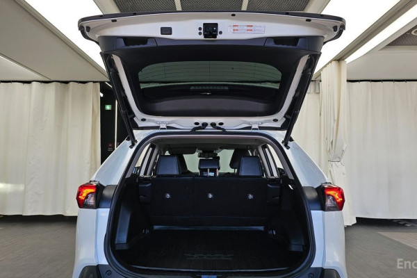 2020 Toyota RAV4 с пробегом 106 163 км