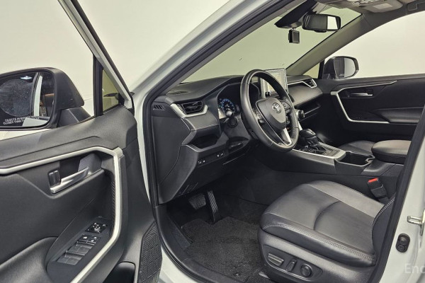 2023 Toyota RAV4 с пробегом 42 504 км