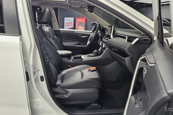 2023 Toyota RAV4 с пробегом 42 504 км