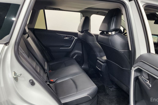 2023 Toyota RAV4 с пробегом 28 134 км