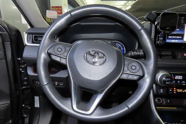 2020 Toyota RAV4 с пробегом 74 416 км