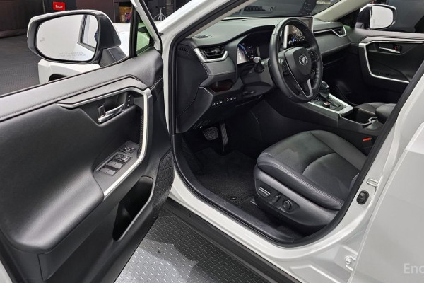 2023 Toyota RAV4 с пробегом 47 178 км