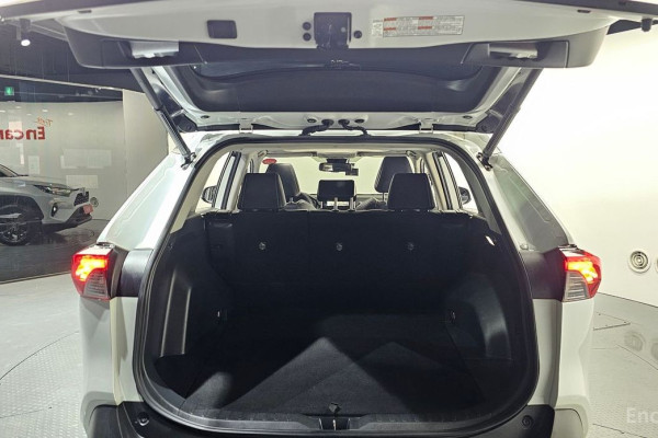 2023 Toyota RAV4 с пробегом 42 504 км